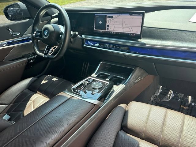 Used 2024 BMW i7 xDrive60 AWD/4WD image 30