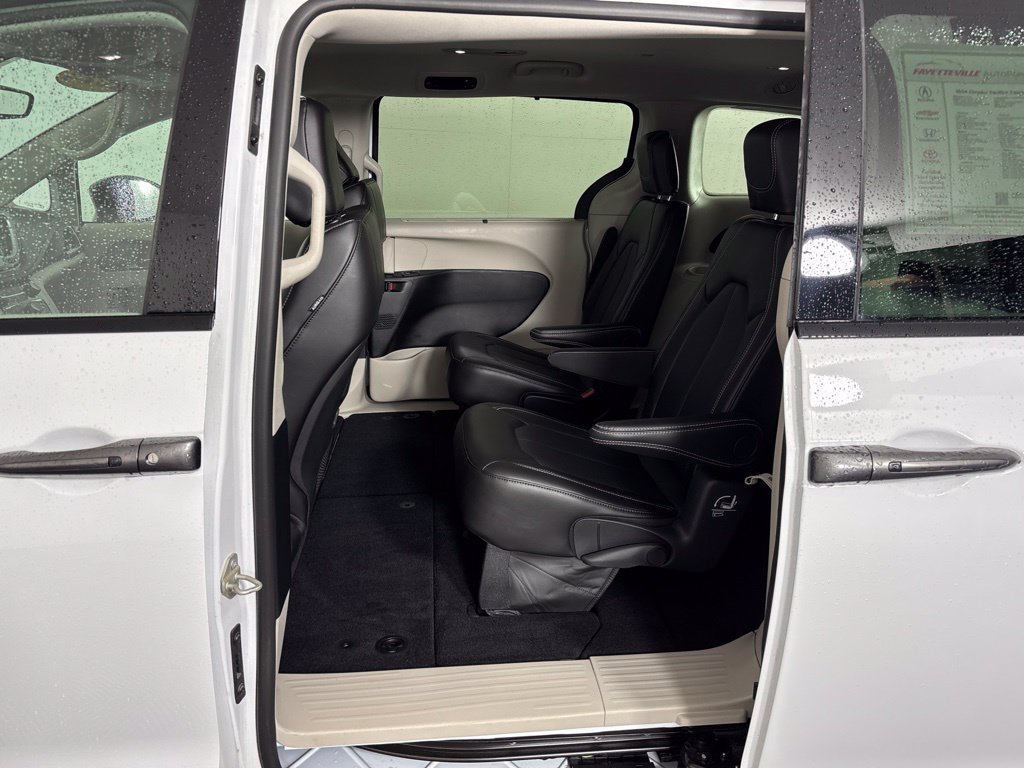 Used 2024 Chrysler Pacifica Touring-L w/ Road Tripper Package AWD/4WD image 27