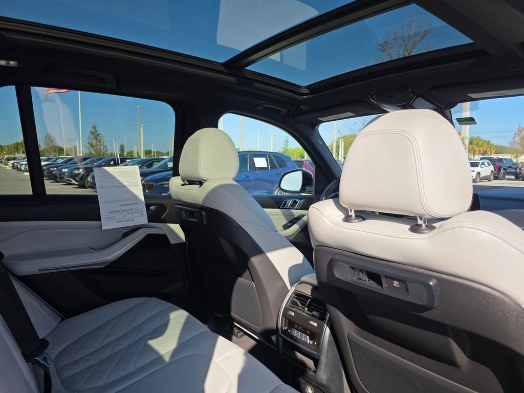 Used 2023 BMW X5 xDrive45e image 11