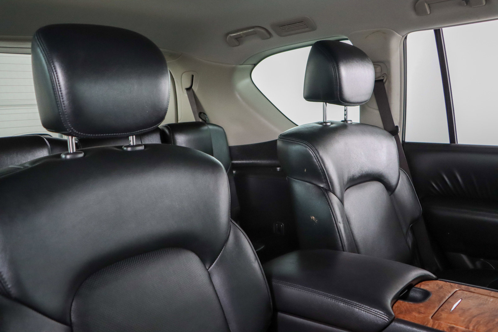 Used 2022 Nissan Armada SL w/ Captain's Chairs Package image 30