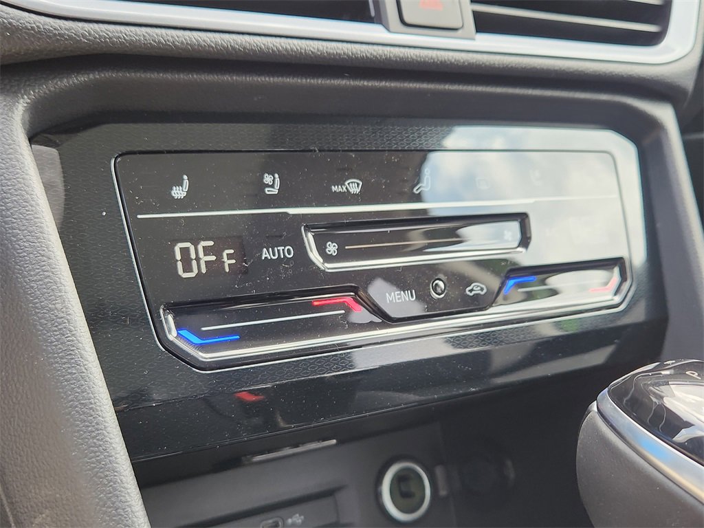 New 2025 Volkswagen Taos SEL image 20