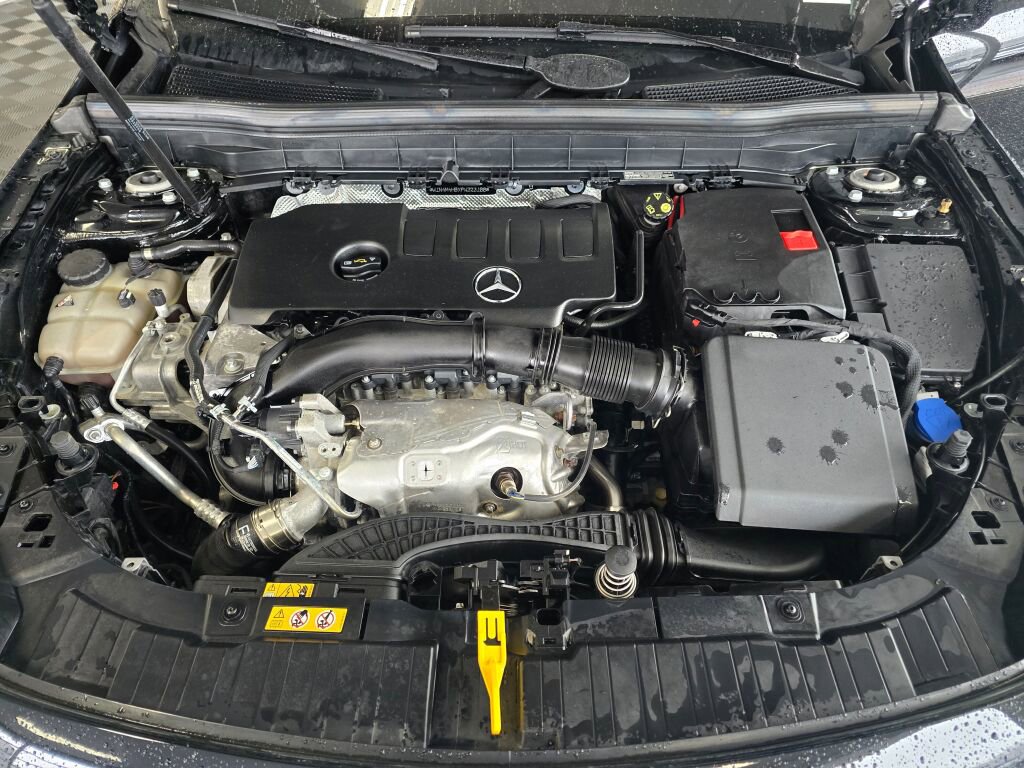 Used 2023 Mercedes-Benz GLB 250 4MATIC image 9