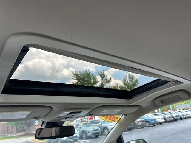 Used 2019 Toyota Sienna XLE w/ XLE Navigation Package FWD image 11