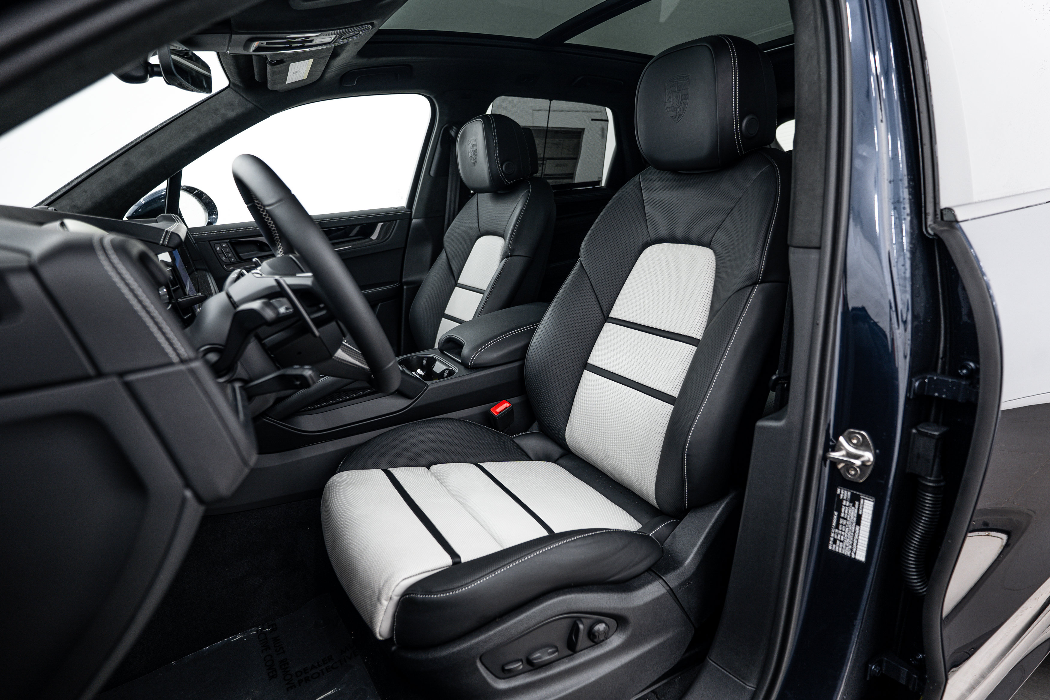 New 2026 Porsche Cayenne GTS AWD/4WD image 5