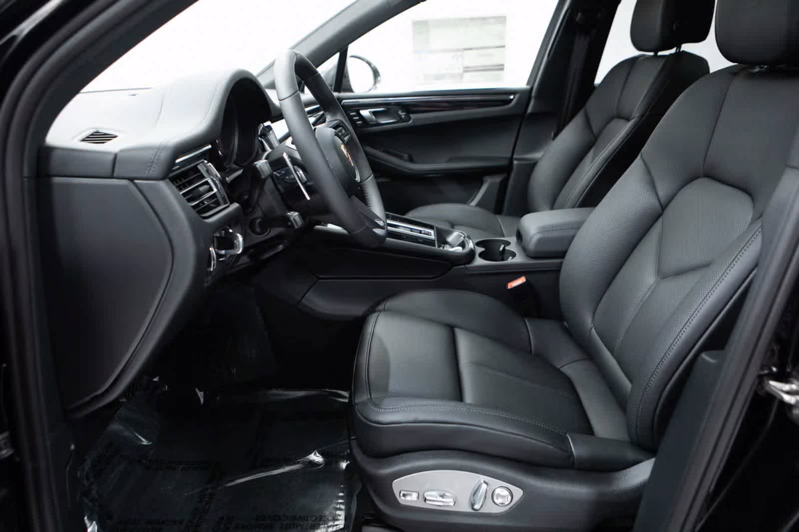 Certified 2026 Porsche Macan Turbo AWD/4WD image 22