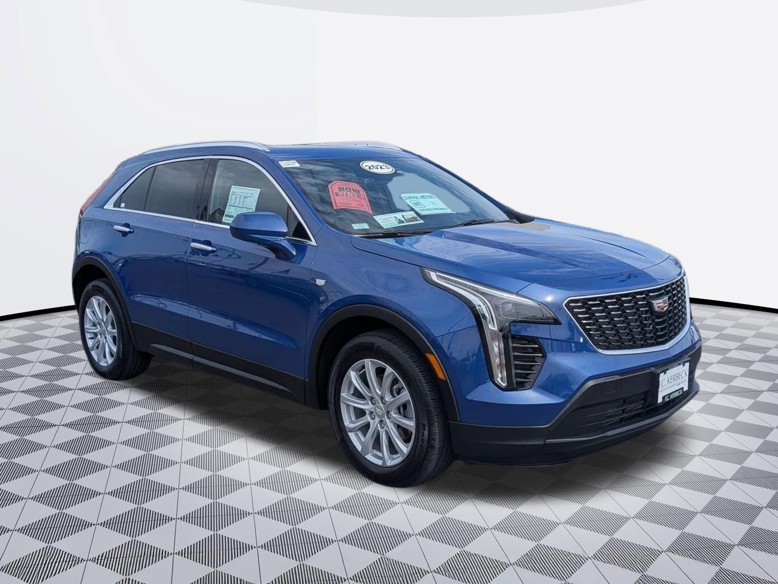 Certified 2023 Cadillac XT4 Luxury w/ Cold Weather Package AWD/4WD image 4