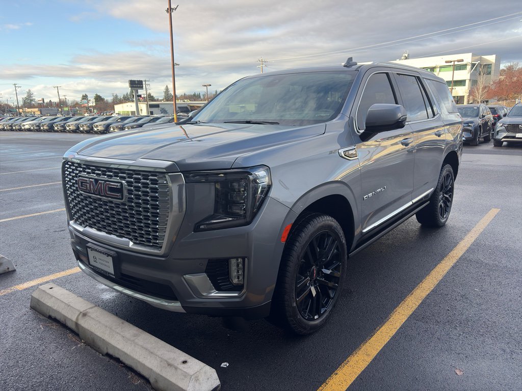 Used 2022 GMC Yukon Denali w/ Denali Premium Package image 3