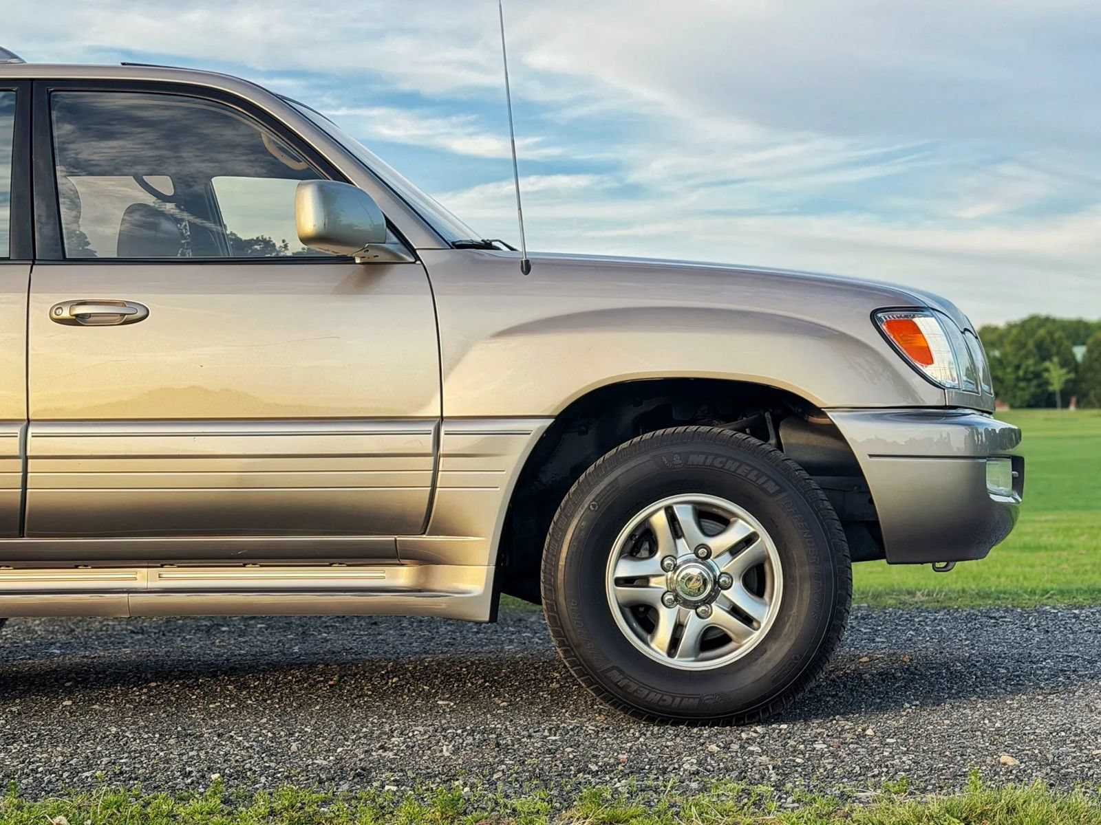Used 2001 Lexus LX 470 4WD image 11