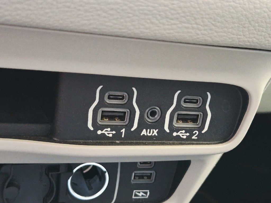 Used 2022 Chrysler Pacifica Touring-L AWD/4WD image 30