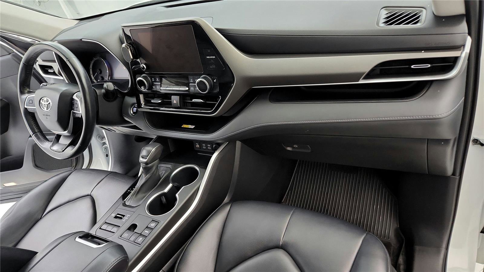 Certified 2023 Toyota Highlander XLE image 16