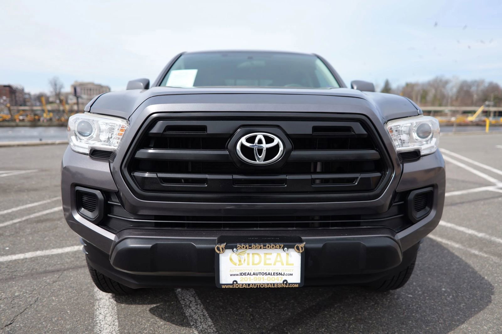 Used 2016 Toyota Tacoma SR RWD image 2