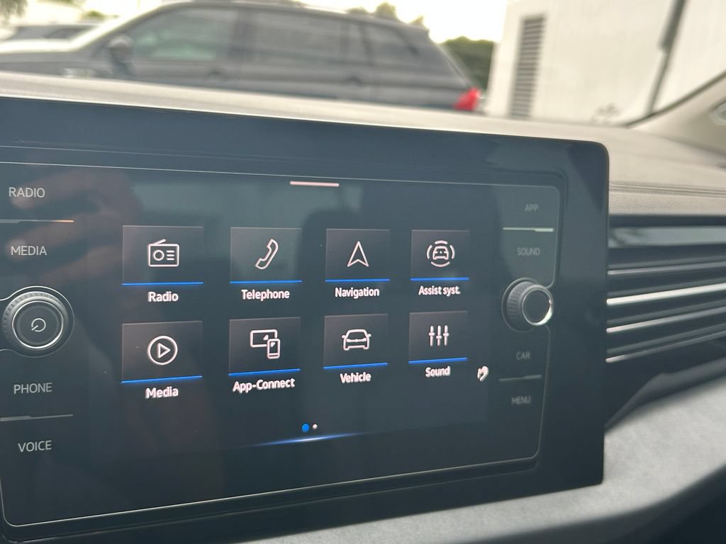 Certified 2025 Volkswagen Jetta SE FWD image 16