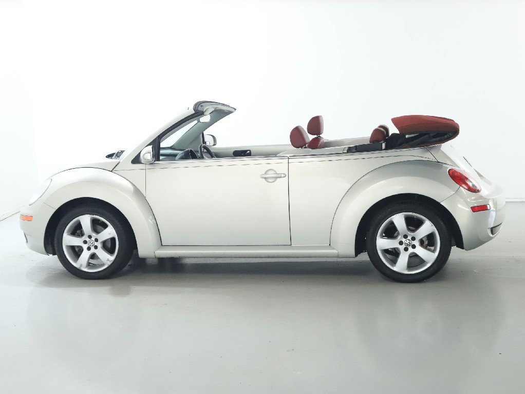 Used 2009 Volkswagen Beetle Blush image 4