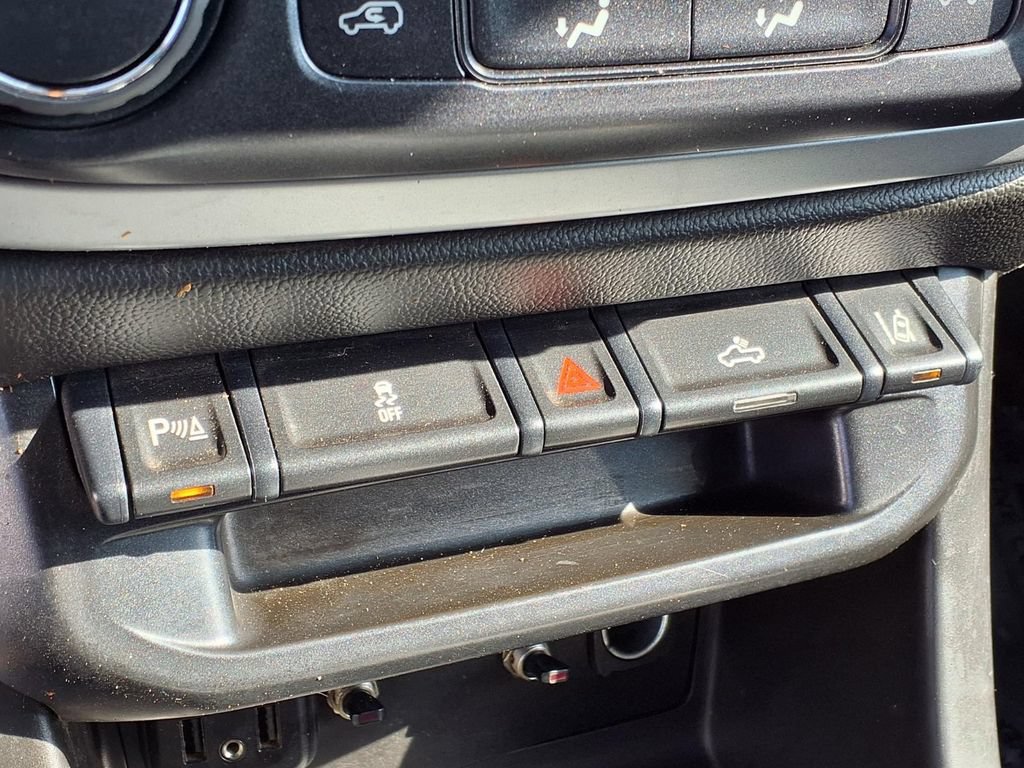 Used 2020 Chevrolet Colorado LT w/ Safety Package AWD/4WD image 13