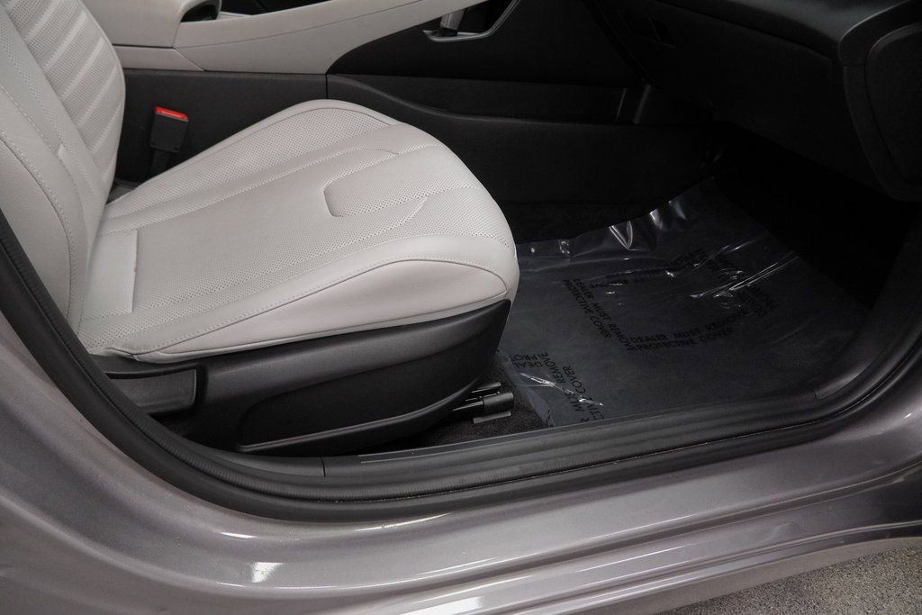 Used 2024 Hyundai Elantra Limited image 50