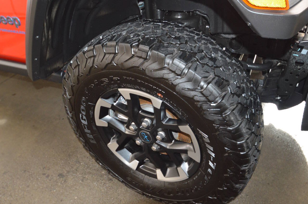Used 2025 Jeep Wrangler Unlimited Rubicon 4xe w/ Safety Group AWD/4WD image 10
