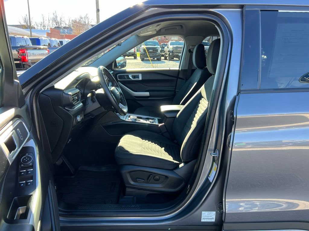 Used 2021 Ford Explorer XLT image 13