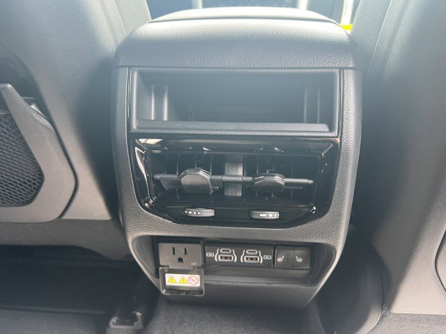 New 2025 Jeep Grand Cherokee Limited w/ Black Appearance Package image 15