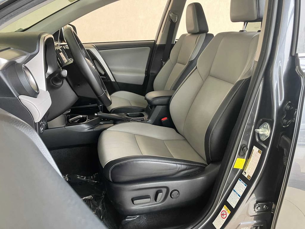 Used 2018 Toyota RAV4 Limited AWD/4WD image 10