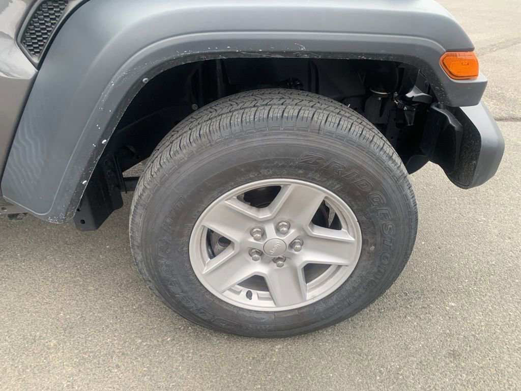 Used 2023 Jeep Gladiator Sport image 9