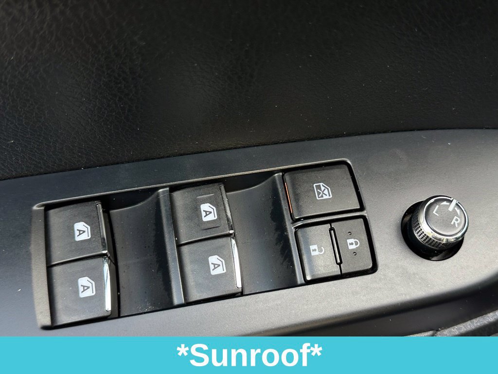 Used 2014 Toyota Highlander Limited Platinum AWD/4WD image 18