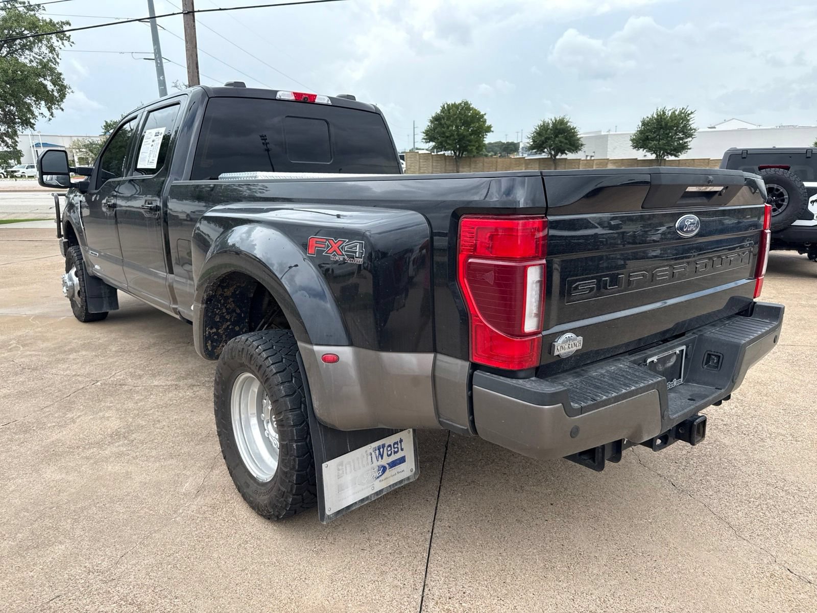 Used 2022 Ford F350 King Ranch w/ King Ranch Ultimate Package AWD/4WD image 5
