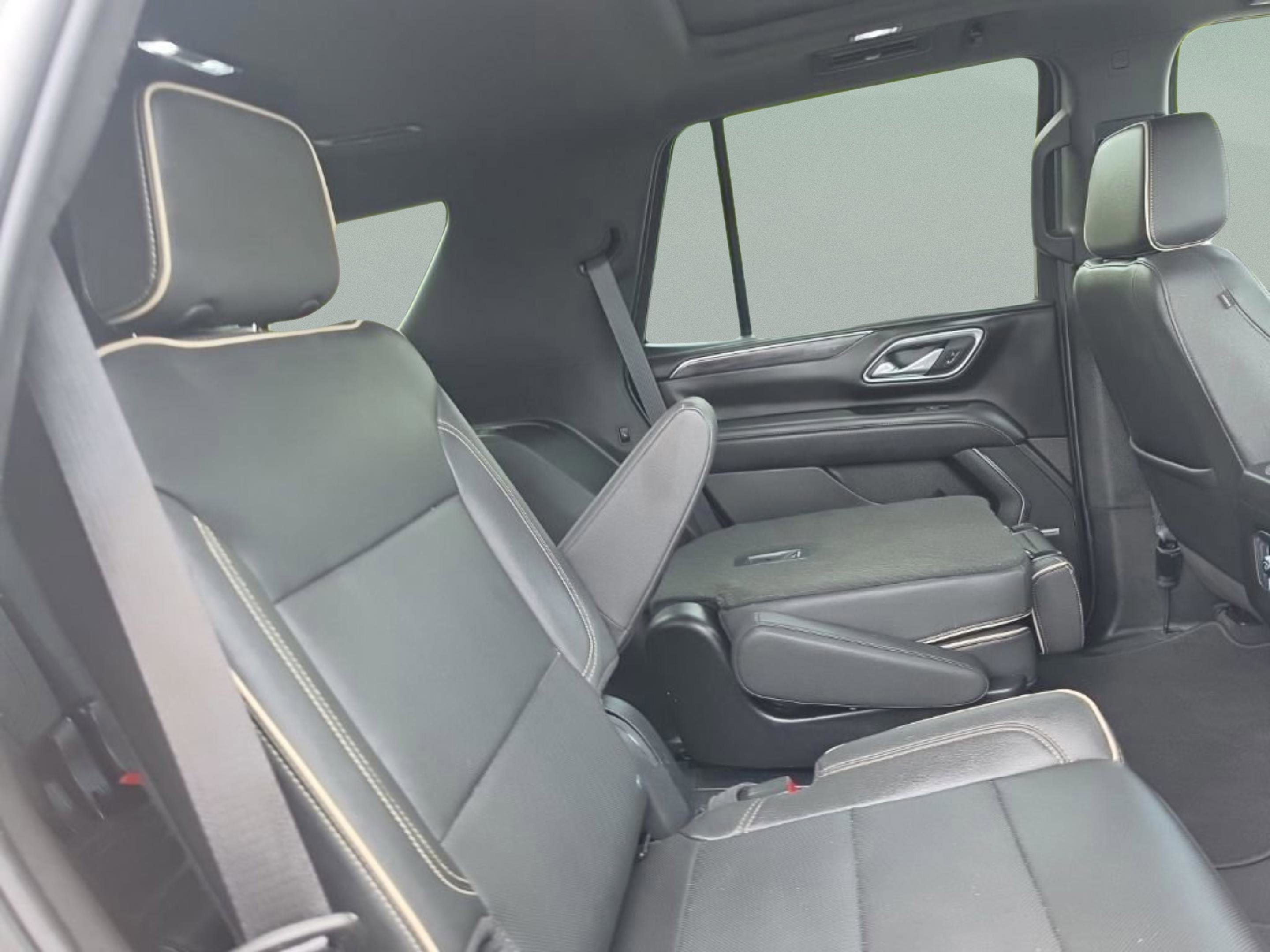 Used 2023 GMC Yukon SLT w/ SLT Premium Package RWD image 32