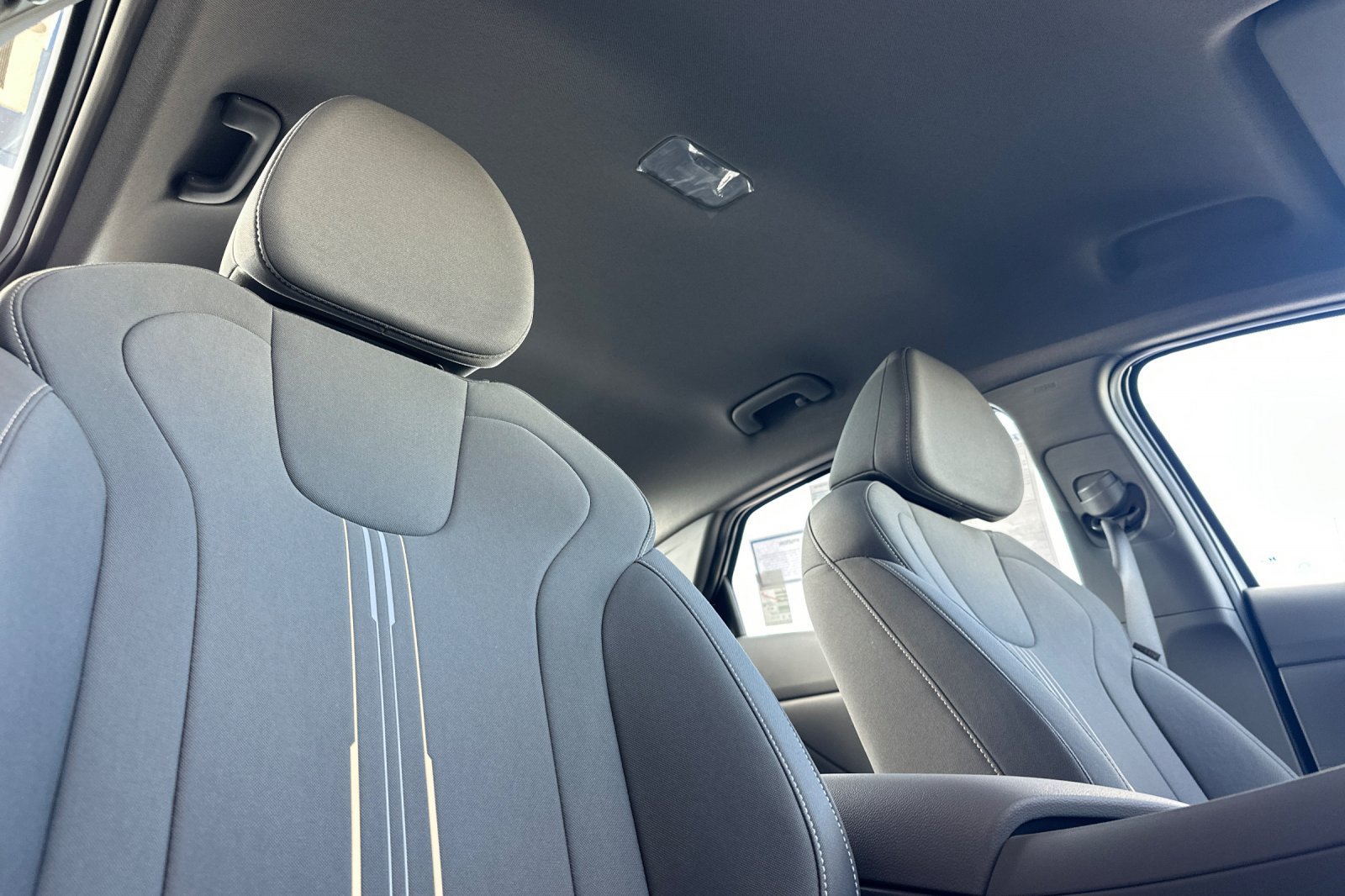 New 2026 Hyundai Elantra Hybrid FWD image 17
