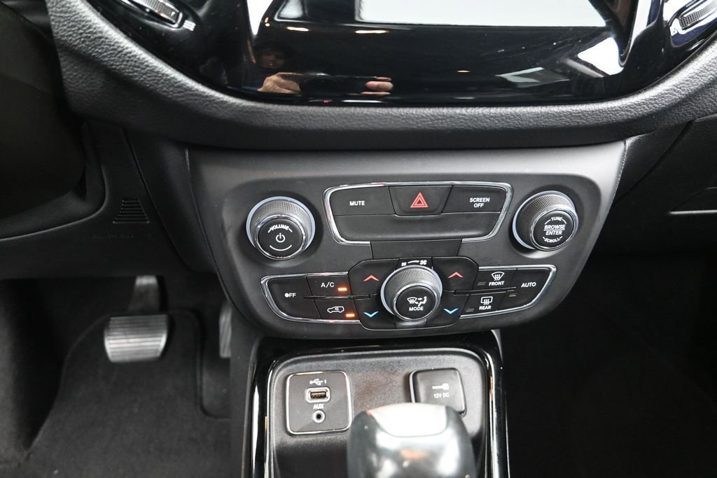 Used 2019 Jeep Compass Latitude FWD image 15