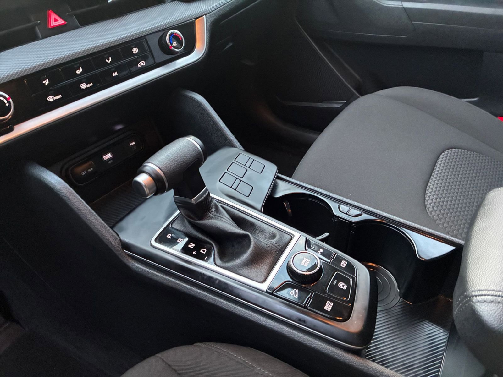 Used 2025 Kia Sportage LX image 40