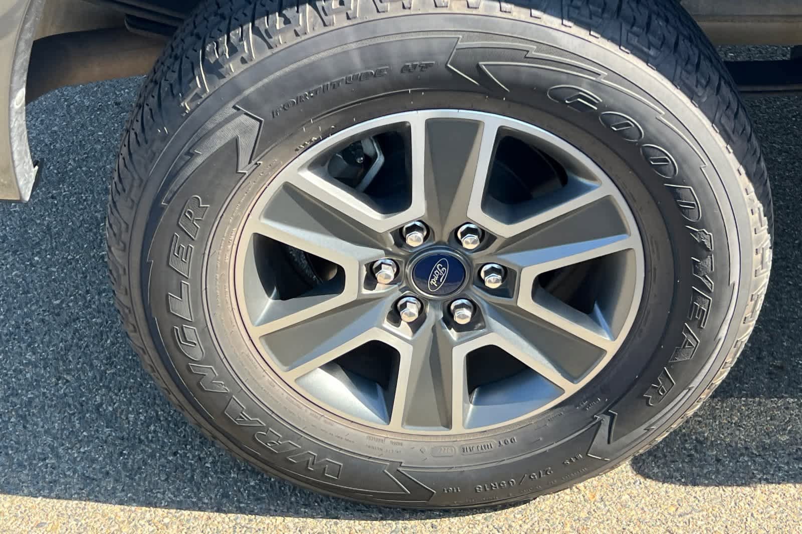 Used 2016 Ford F150 Lariat w/ Equipment Group 502A Luxury AWD/4WD image 17