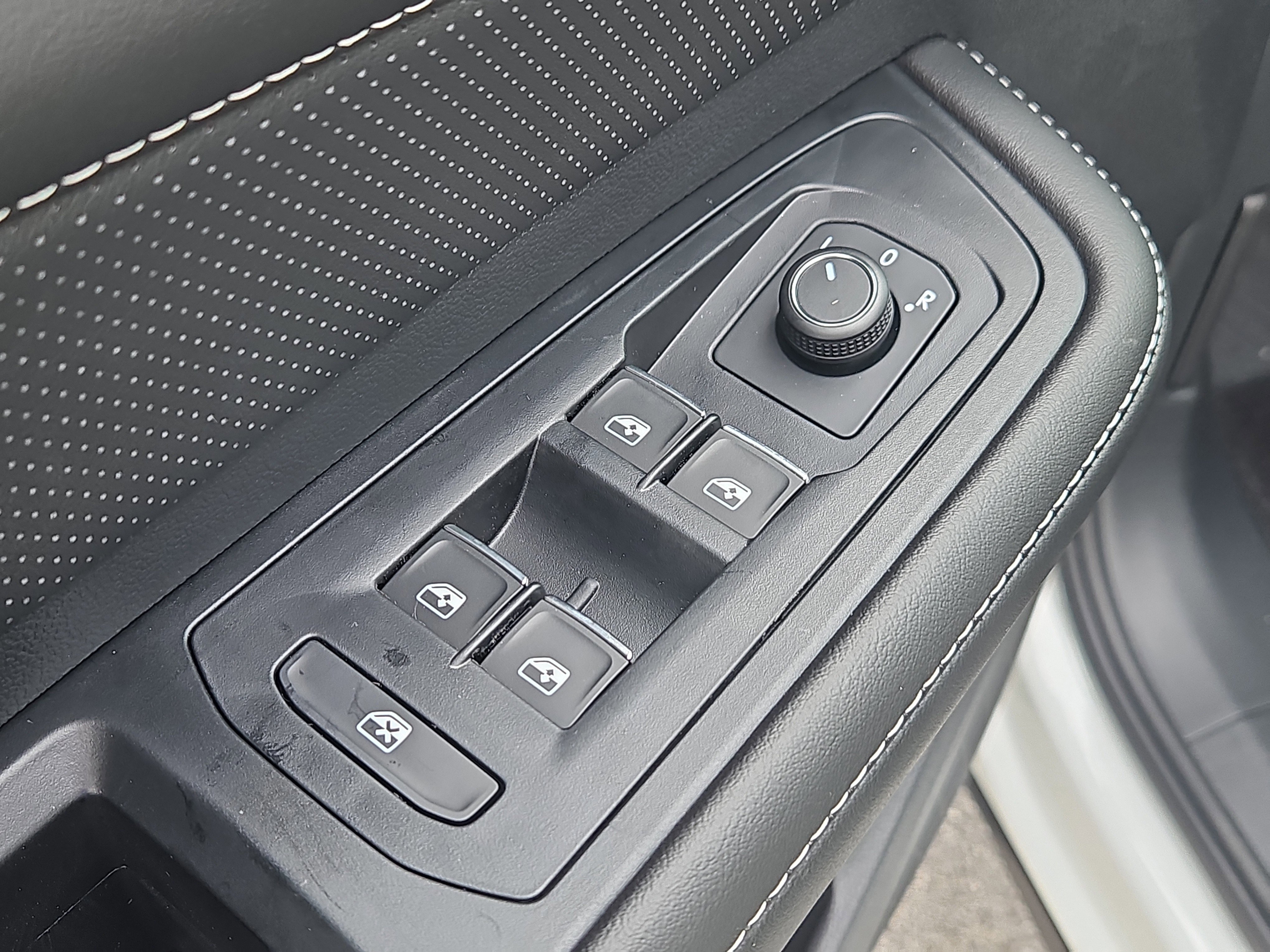 New 2026 Volkswagen Atlas SE image 7