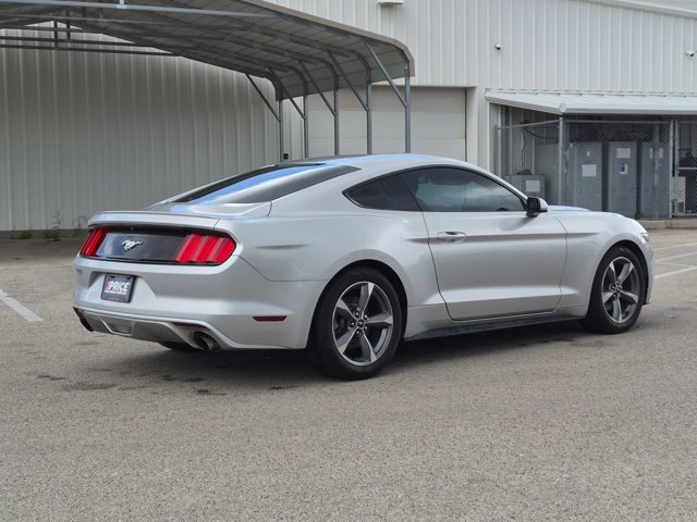 Used 2016 Ford Mustang Coupe RWD image 5