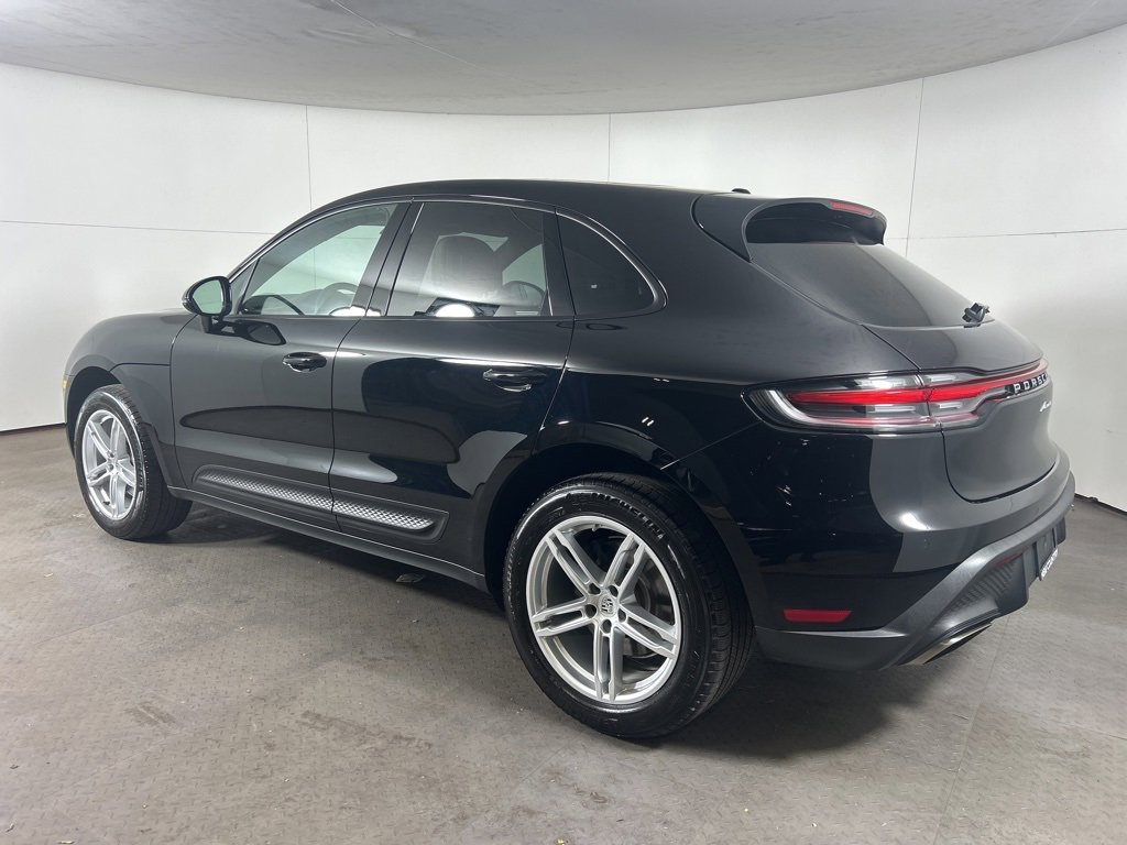 Certified 2025 Porsche Macan image 3