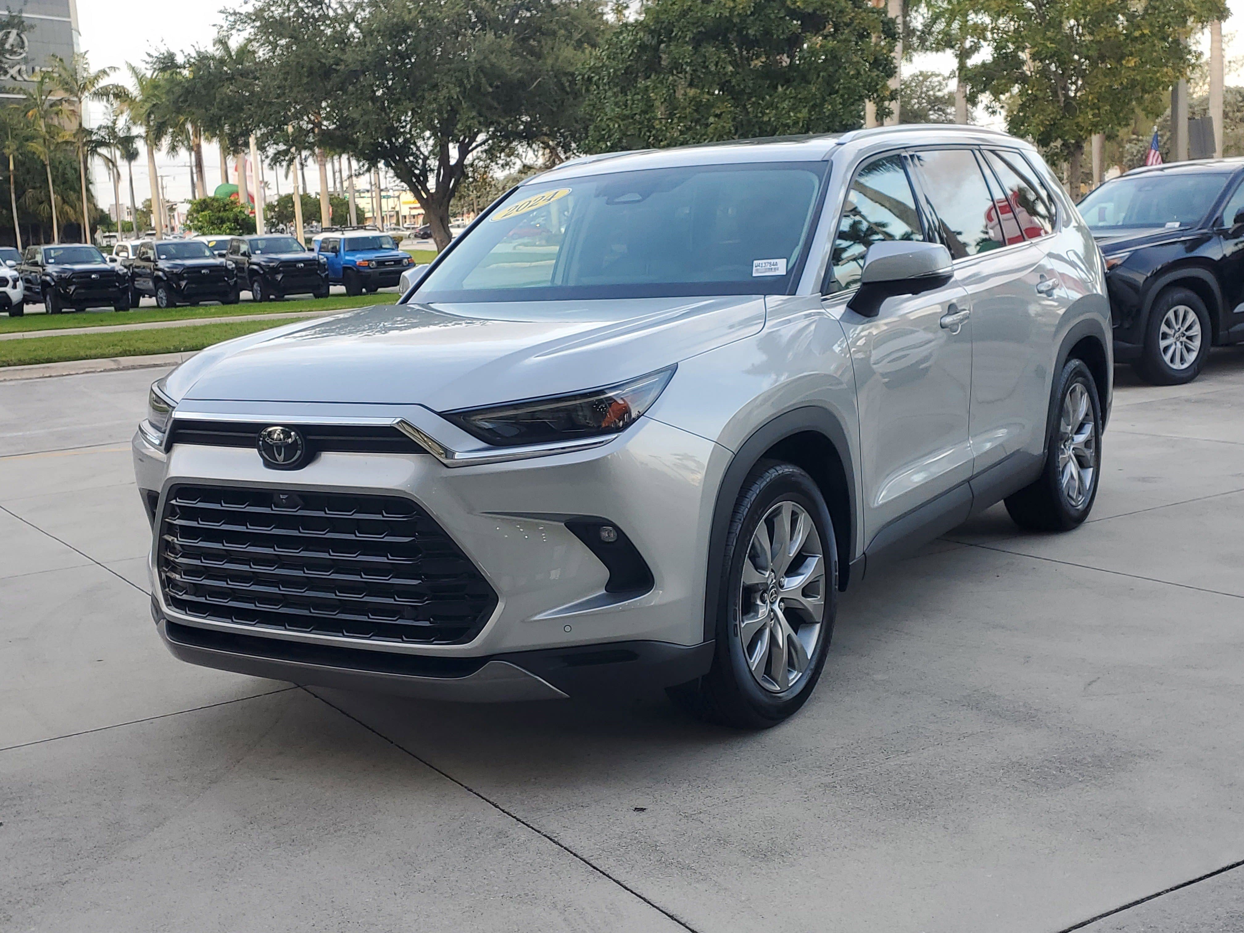 Used 2024 Toyota Grand Highlander Limited image 7