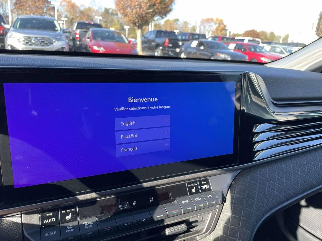 Used 2025 Toyota Camry XLE image 36