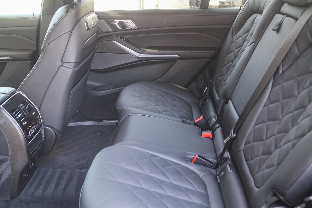 Used 2026 BMW X7 xDrive40i w/ M Sport Package AWD/4WD image 15