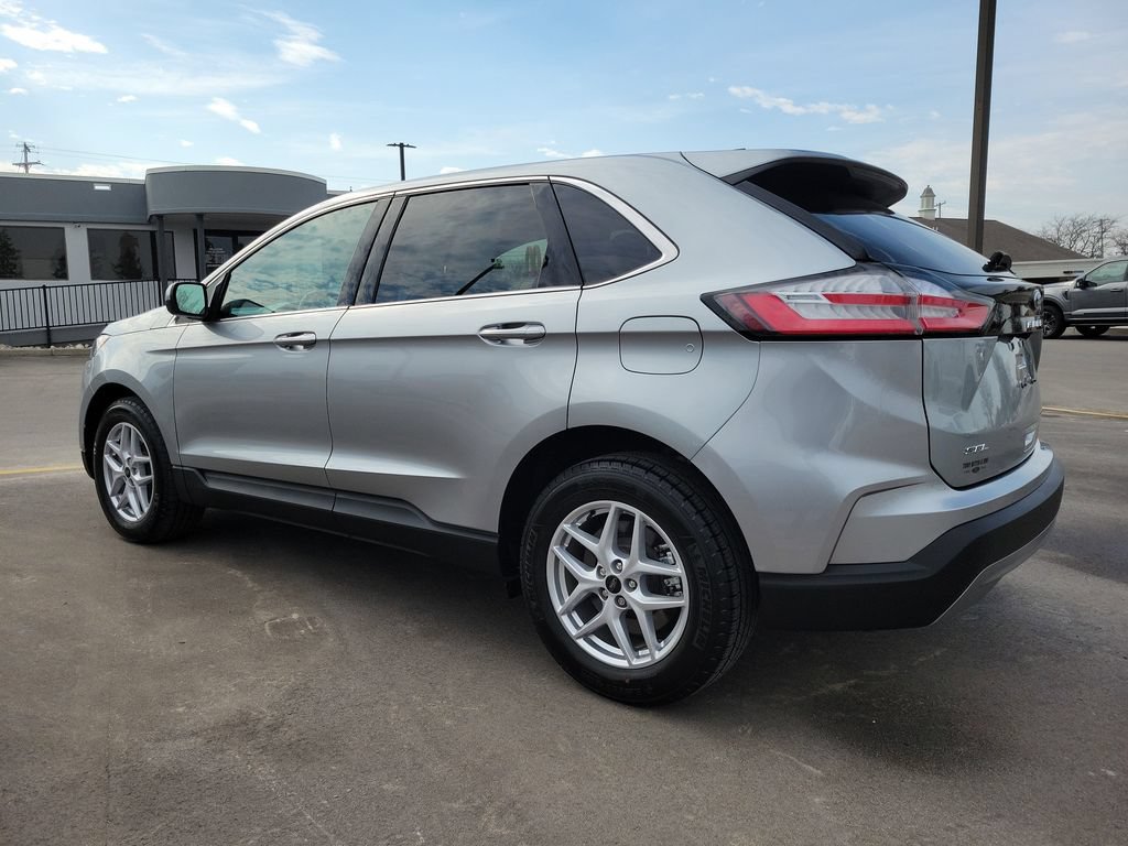 Used 2024 Ford Edge SEL w/ Convenience Package AWD/4WD image 3