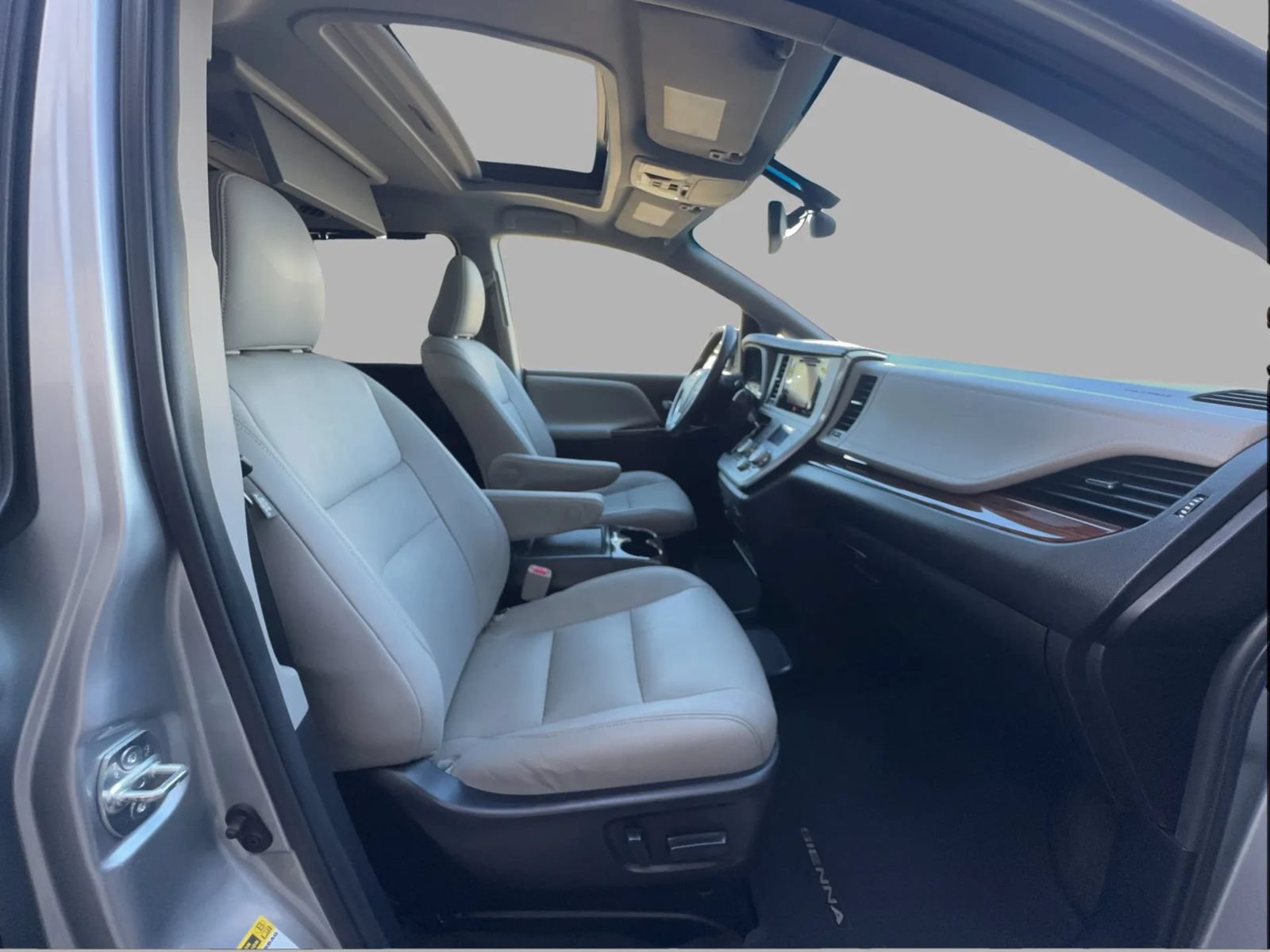 Used 2015 Toyota Sienna Limited Premium FWD image 37