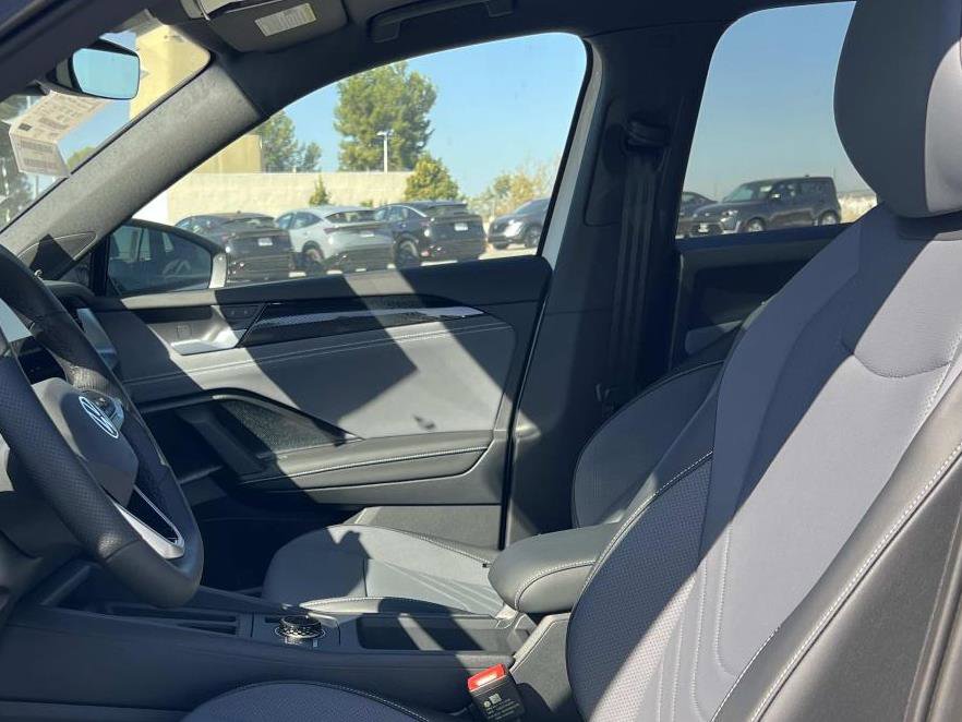 New 2026 Volkswagen Tiguan SE R-Line image 25