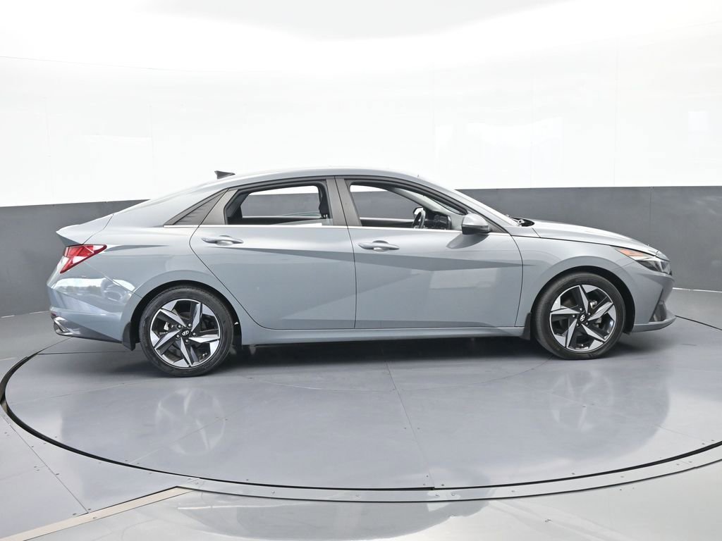 Used 2022 Hyundai Elantra SEL w/ Convenience + Premium Package FWD image 7