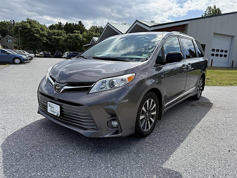 Used 2020 Toyota Sienna XLE w/ XLE Navigation Package image 1