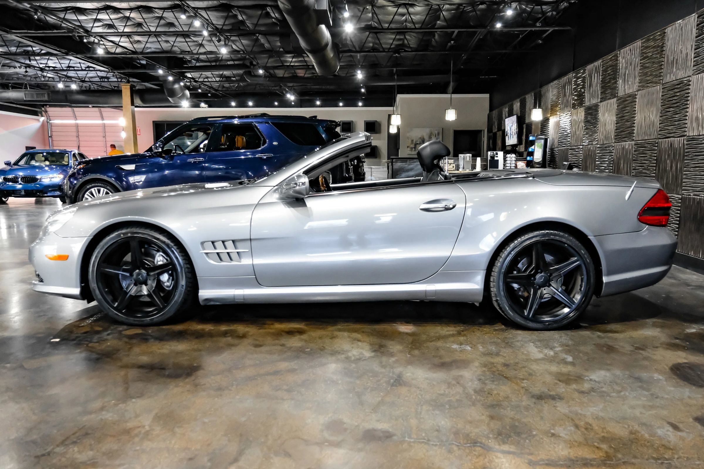 Used 2011 Mercedes-Benz SL 550 w/ Premium I Pkg image 11