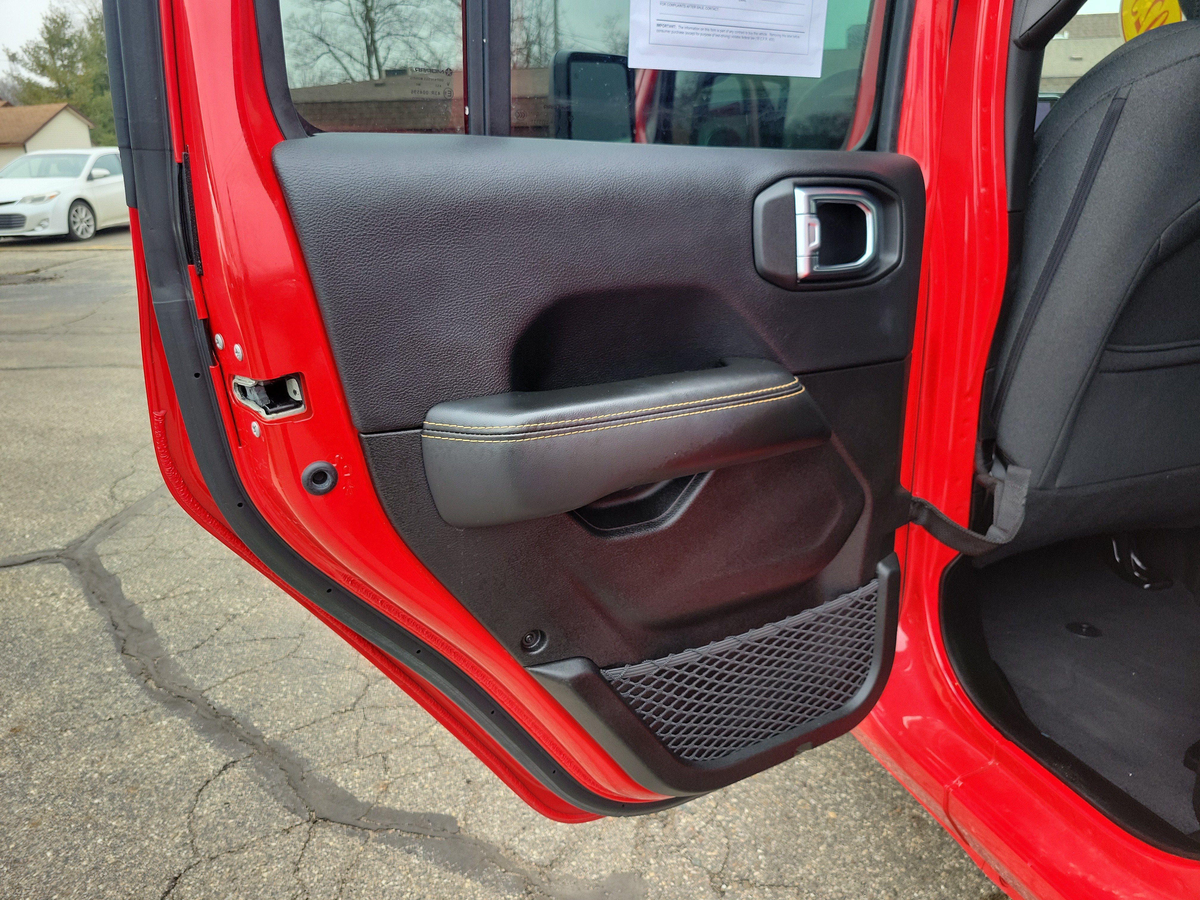 Used 2025 Jeep Wrangler Unlimited Sahara w/ Safety Group AWD/4WD image 16