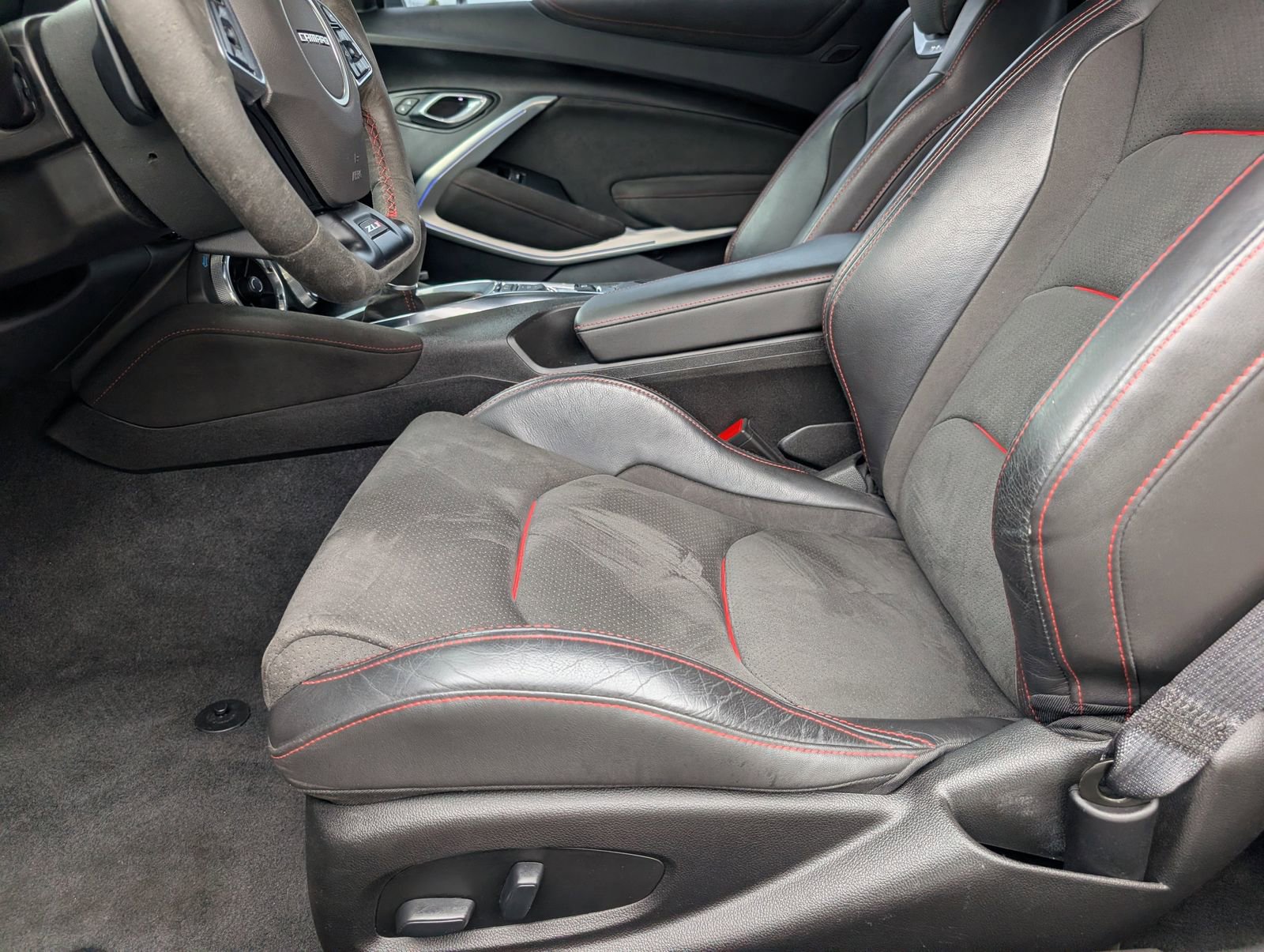 Used 2021 Chevrolet Camaro ZL1 RWD image 15