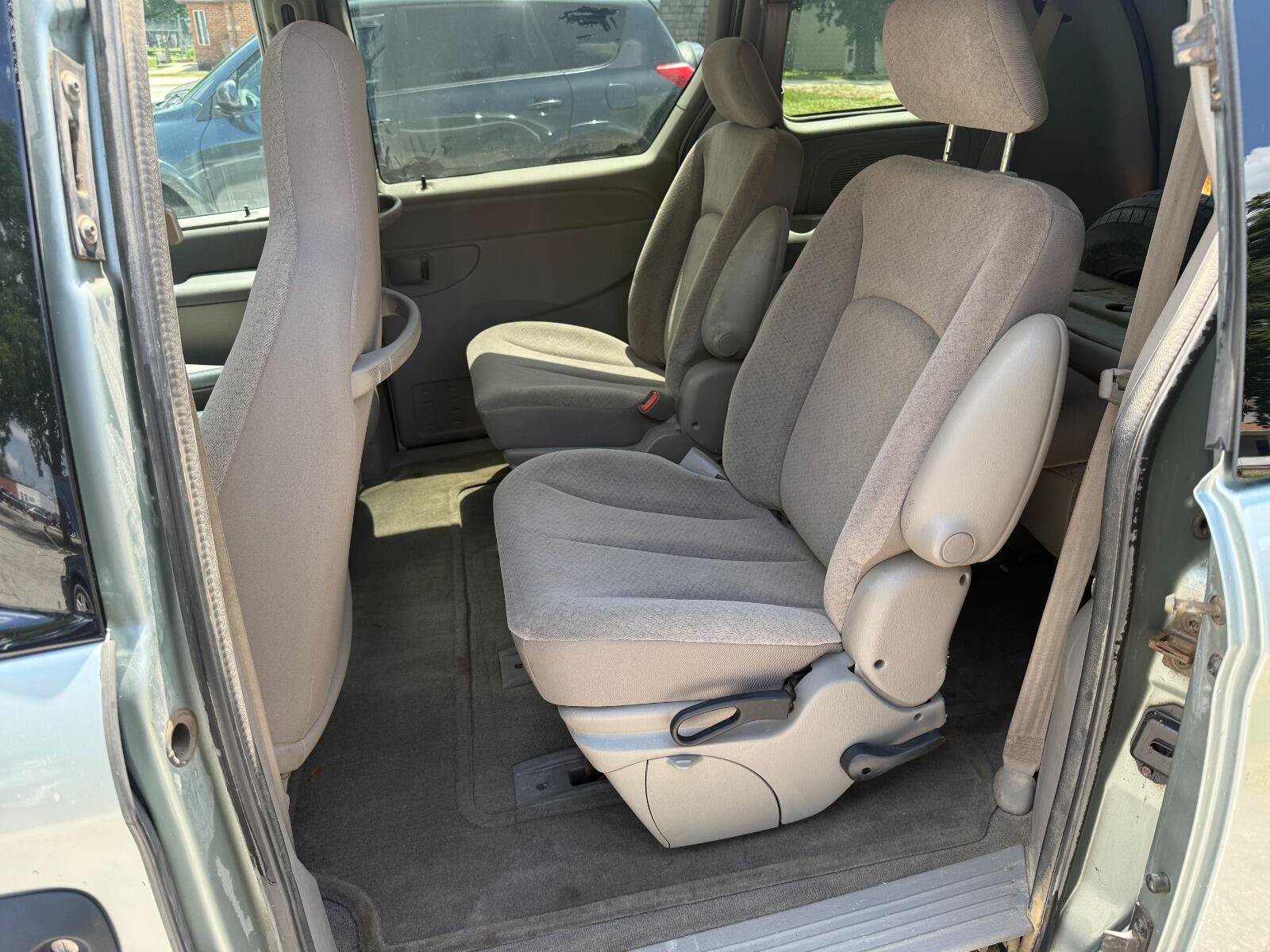 Used 2003 Dodge Caravan SE FWD image 13