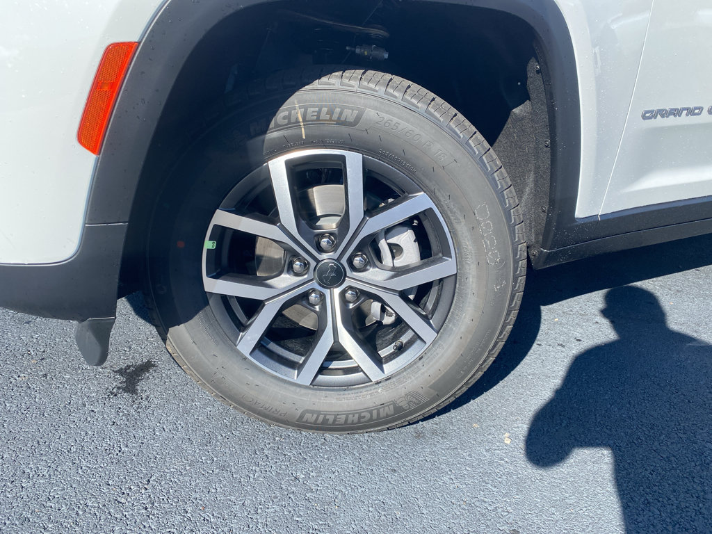 New 2027 Jeep Grand Cherokee Laredo X AWD/4WD image 9