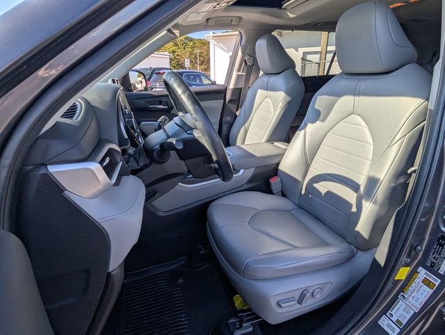 Used 2022 Toyota Highlander XLE image 8