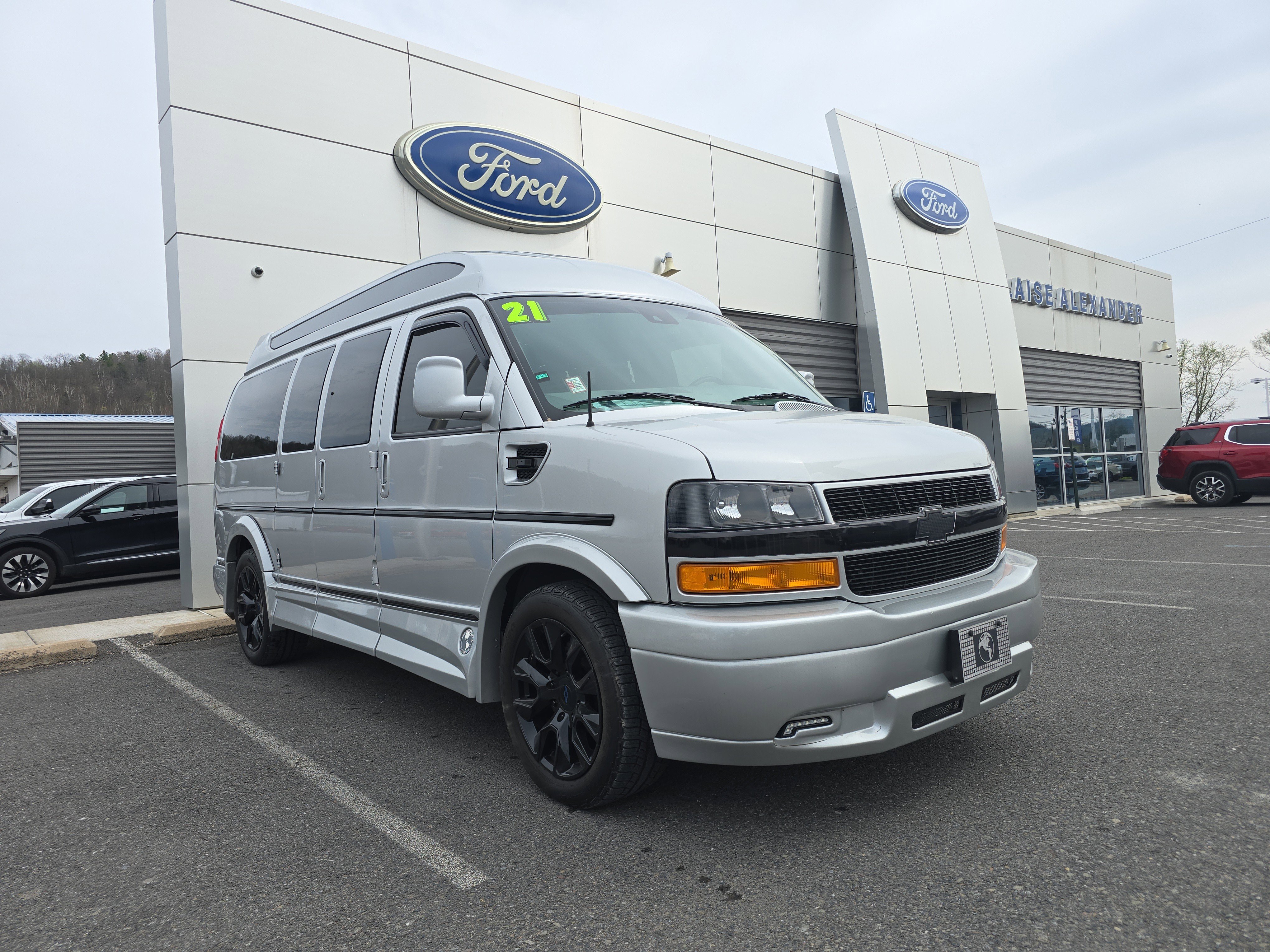 Used 2021 Chevrolet Express 2500 LS w/ Enhanced Convenience Package RWD image 1