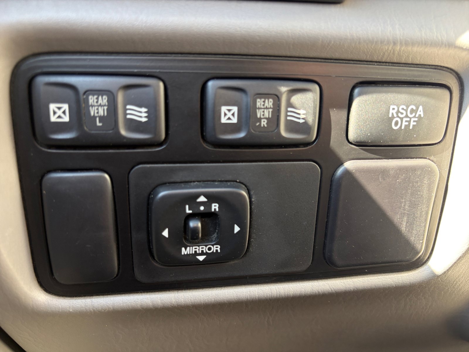 Used 2003 Toyota Land Cruiser AWD/4WD image 25